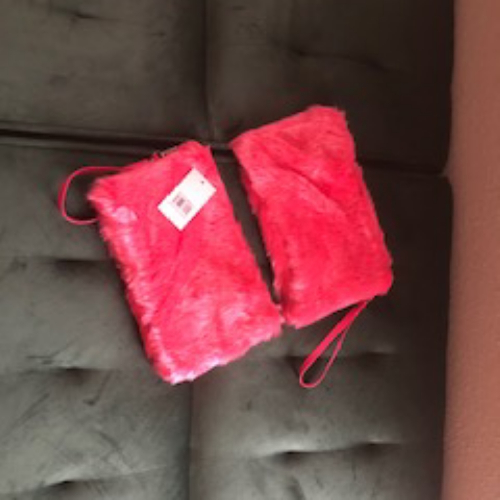 Bubble Gum Pink Clutch ❤️❤️❤️❤️
